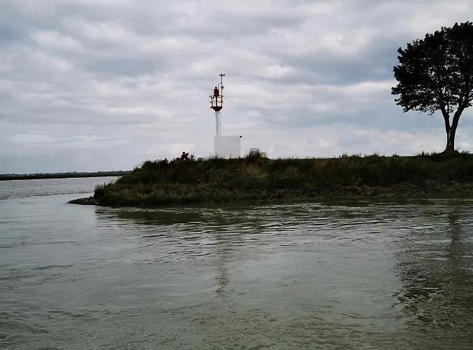 Le Temps D'une Escale A St Wary *